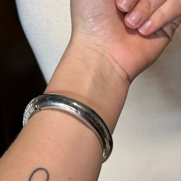 Silver rhinestone bracelet very sparkly hinged bangle - Picture 3 of 4